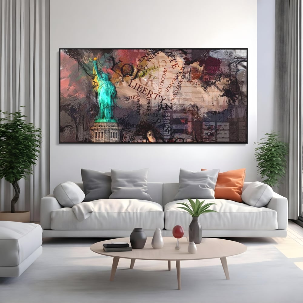 Tablou canvas cu tablou canvas cu statuia libertatii si text, in rama de aluminiu negru, pe perete intr-un living